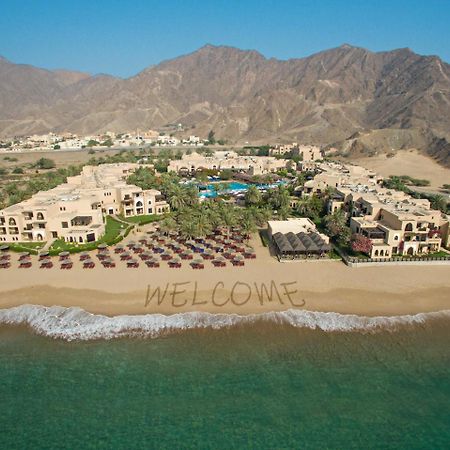فندق ومنتجع ميرامار شاطئ العقة المظهر الخارجي الصورة The beach at the resort