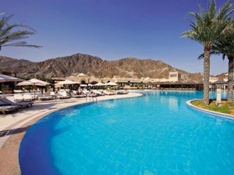 فندق ومنتجع ميرامار شاطئ العقة المظهر الخارجي الصورة The pool at the resort