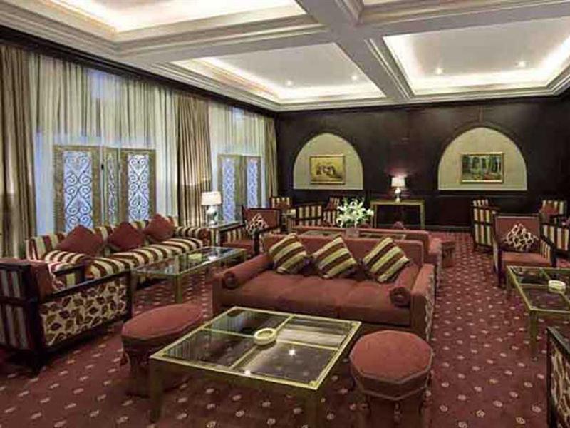 فندق ومنتجع ميرامار شاطئ العقة المظهر الخارجي الصورة The lounge at the Taj Mahal Palace