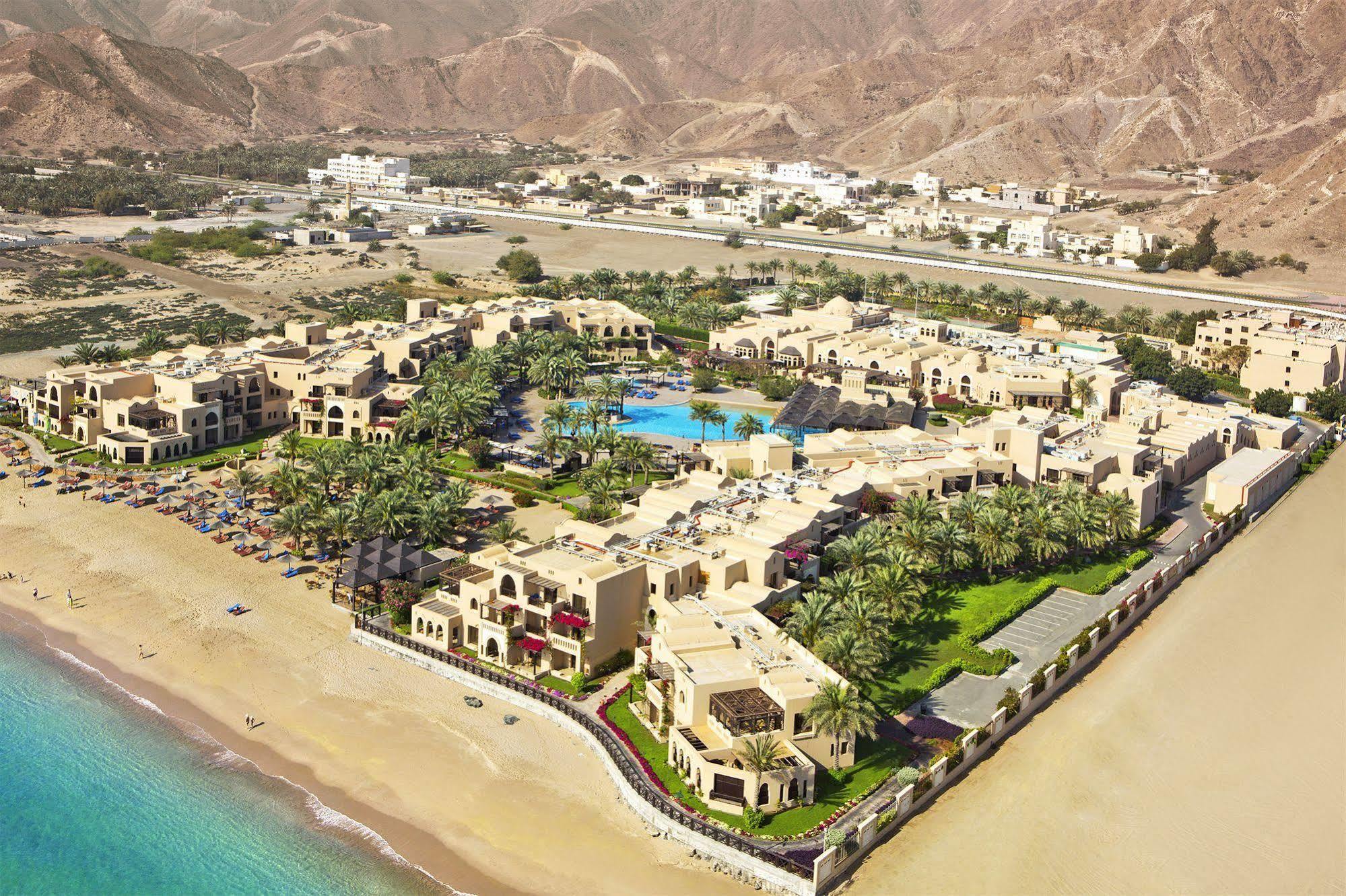فندق ومنتجع ميرامار شاطئ العقة المظهر الخارجي الصورة Aerial view of the resort