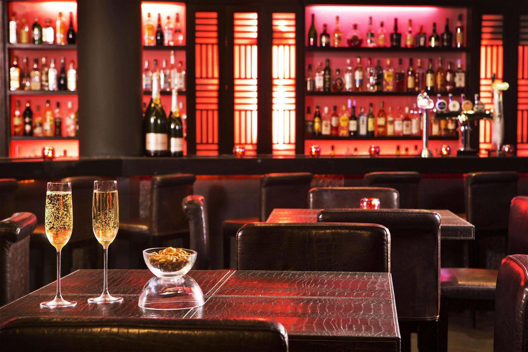 فندق ومنتجع ميرامار شاطئ العقة المظهر الخارجي الصورة The bar at the Mandarin Oriental