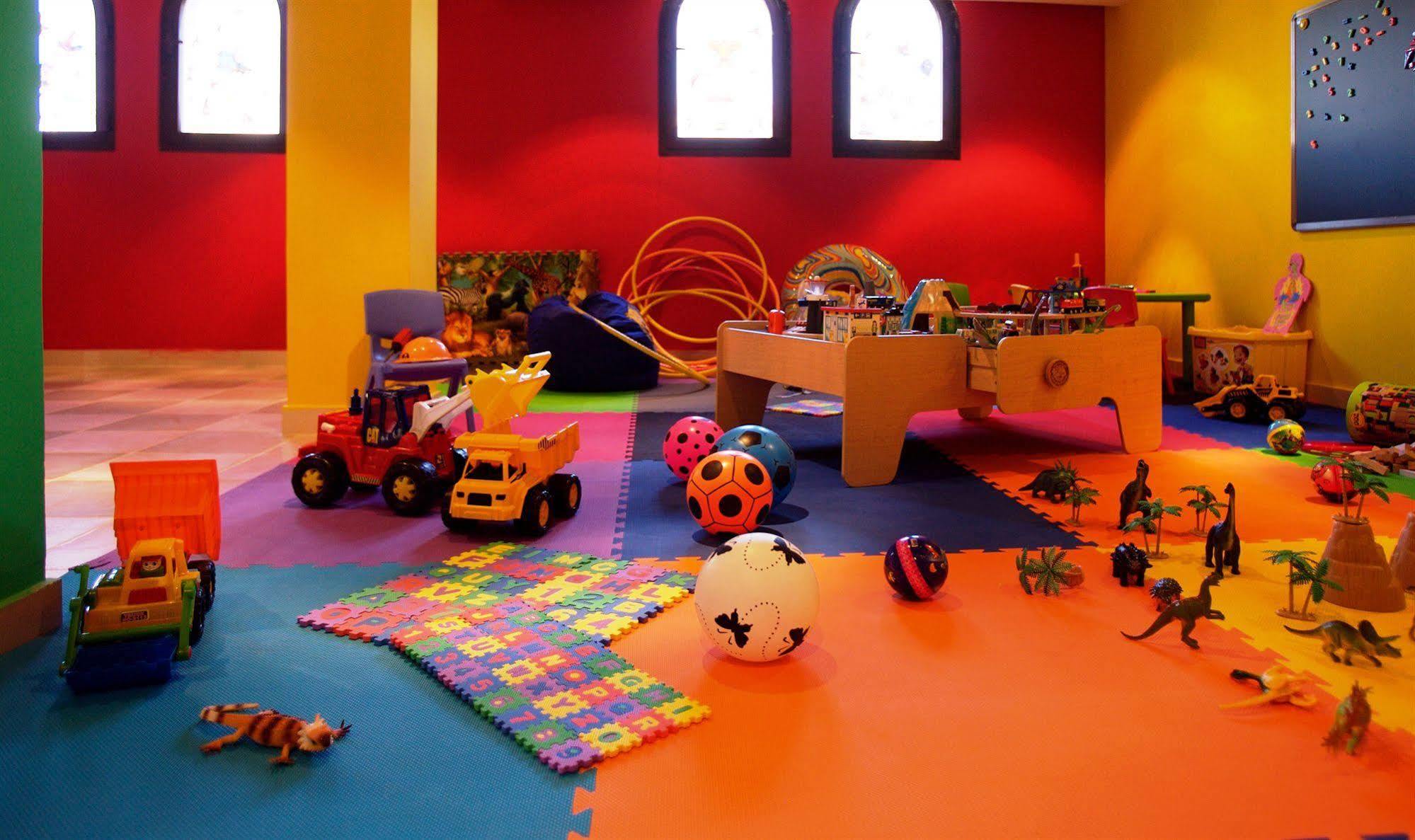 فندق ومنتجع ميرامار شاطئ العقة المظهر الخارجي الصورة A nursery