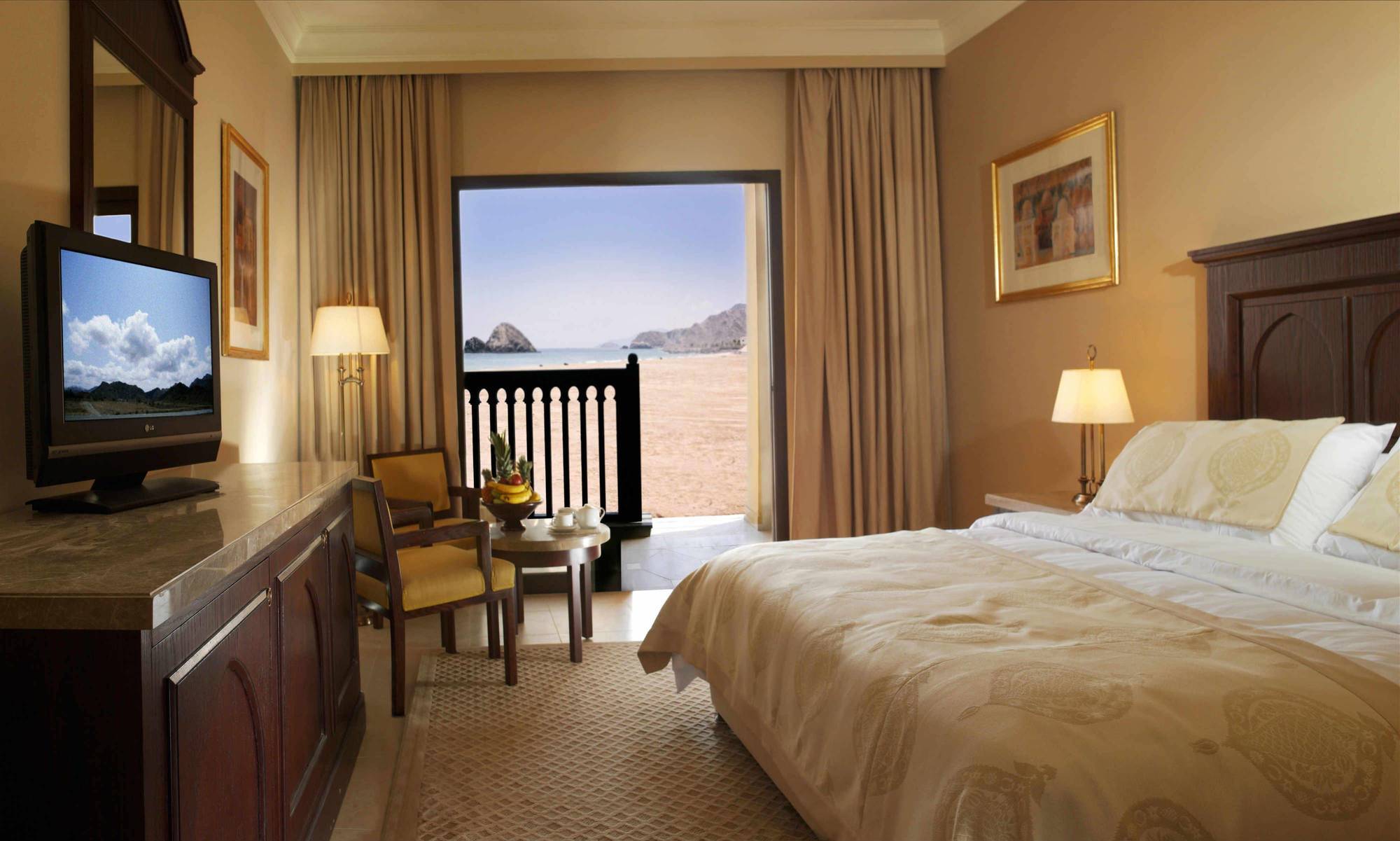 فندق ومنتجع ميرامار شاطئ العقة المظهر الخارجي الصورة A room at the resort