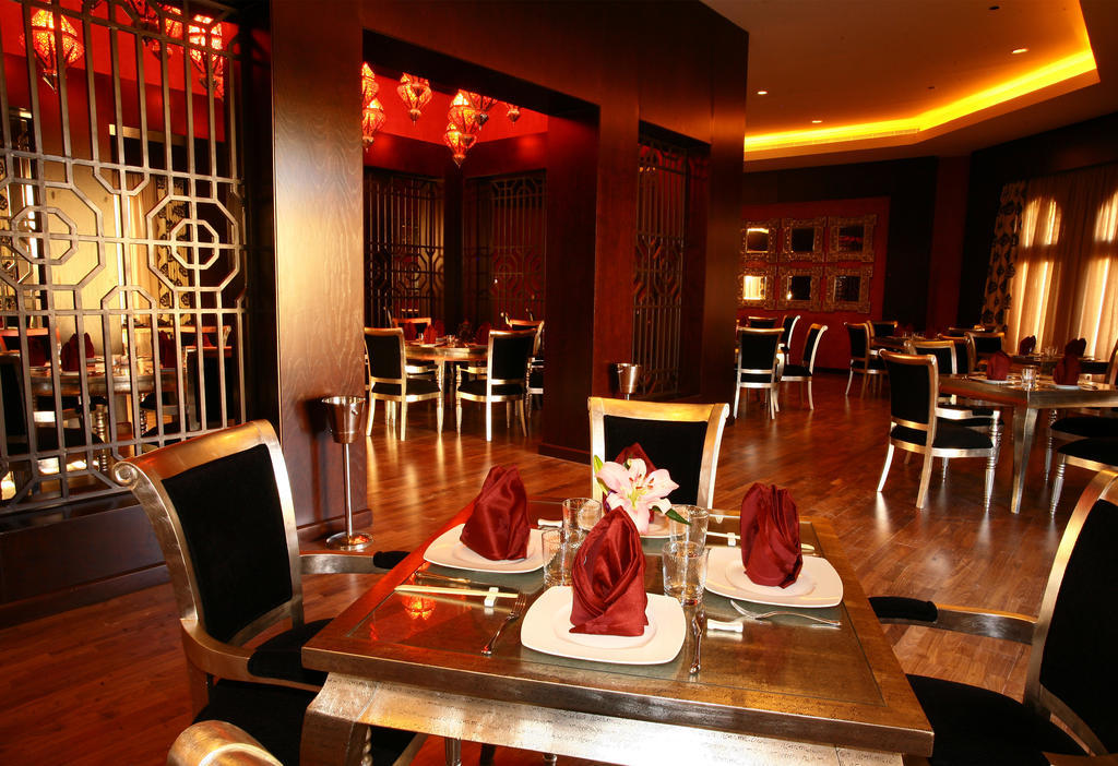 فندق ومنتجع ميرامار شاطئ العقة المظهر الخارجي الصورة The interior of the restaurant