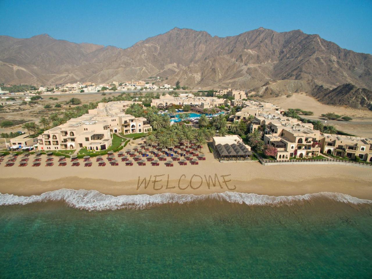 فندق ومنتجع ميرامار شاطئ العقة المظهر الخارجي الصورة The beach at the resort