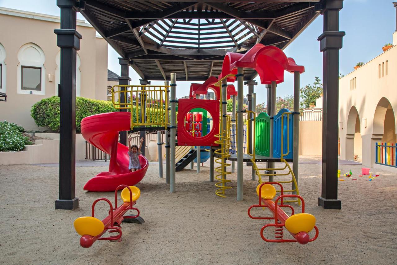 فندق ومنتجع ميرامار شاطئ العقة المظهر الخارجي الصورة Playground at the school