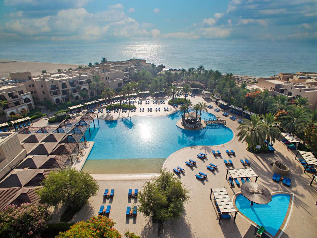 فندق ومنتجع ميرامار شاطئ العقة المظهر الخارجي الصورة Aerial view of the resort