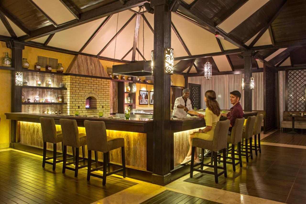 فندق ومنتجع ميرامار شاطئ العقة المظهر الخارجي الصورة The bar at the lobby